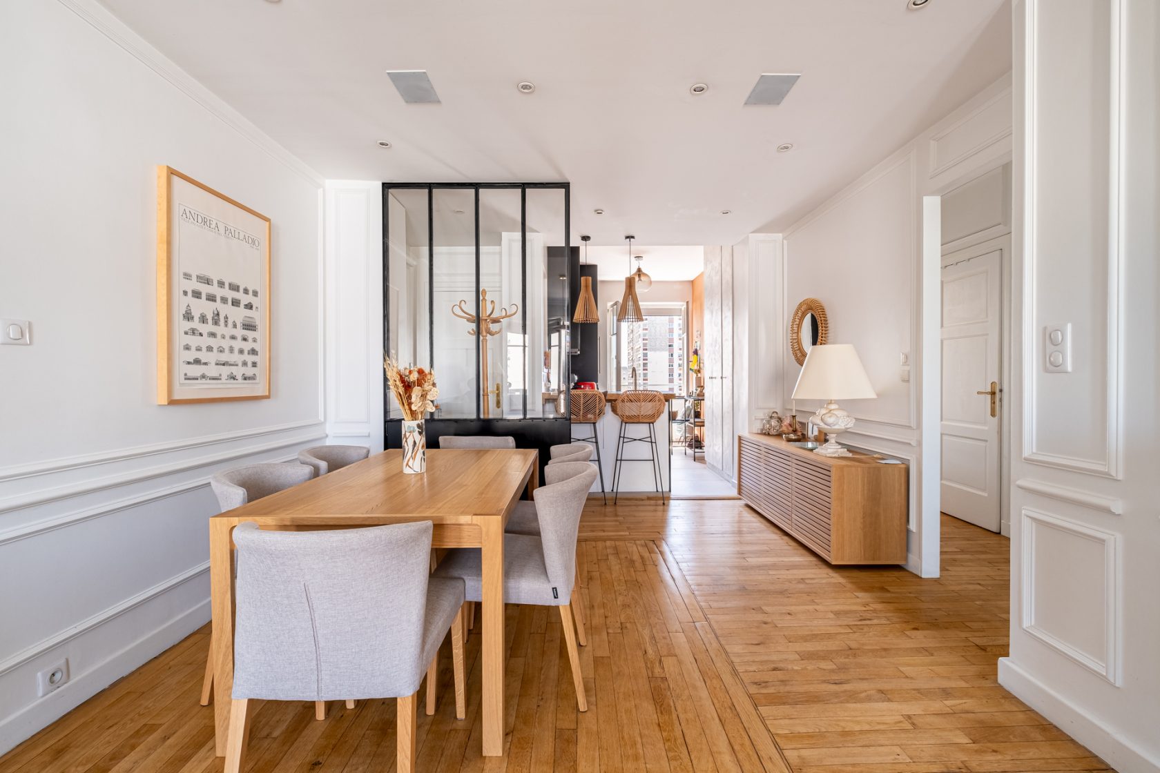 Appartement rénové par architecte en dernier étage avec balcon et vue dégagée