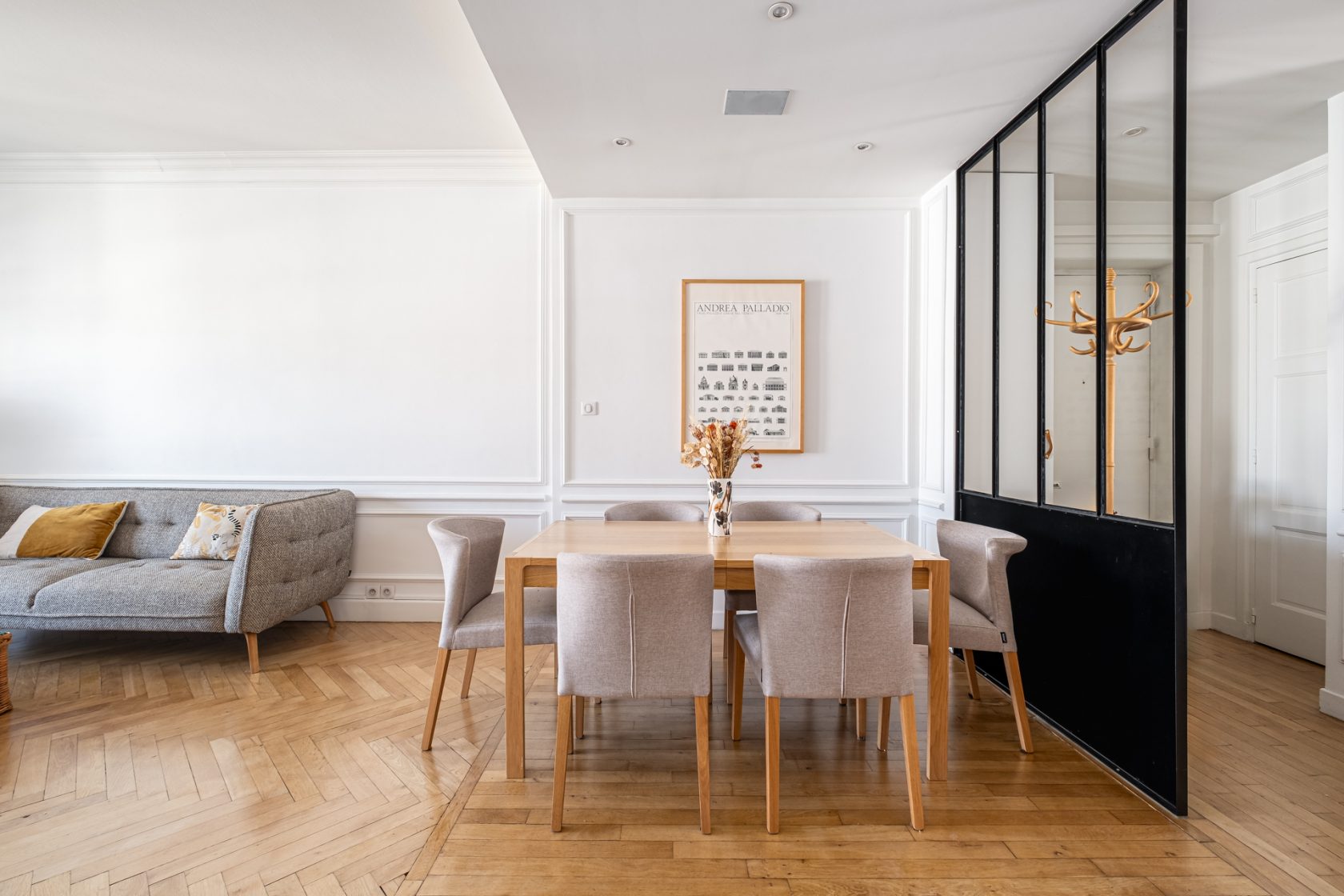 Appartement rénové par architecte en dernier étage avec balcon et vue dégagée