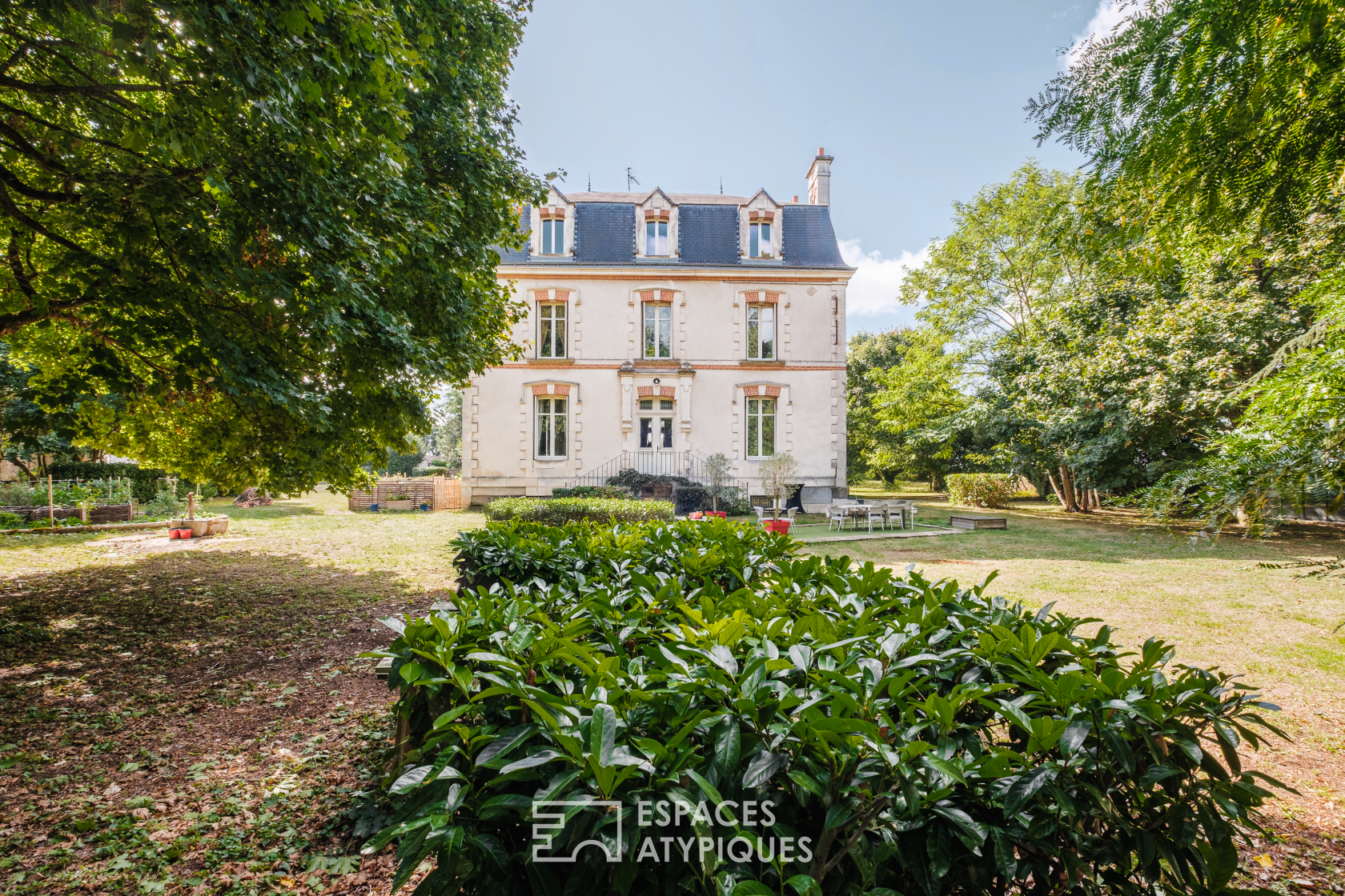 Maison de maître, entre héritage et modernité proche de Poitiers