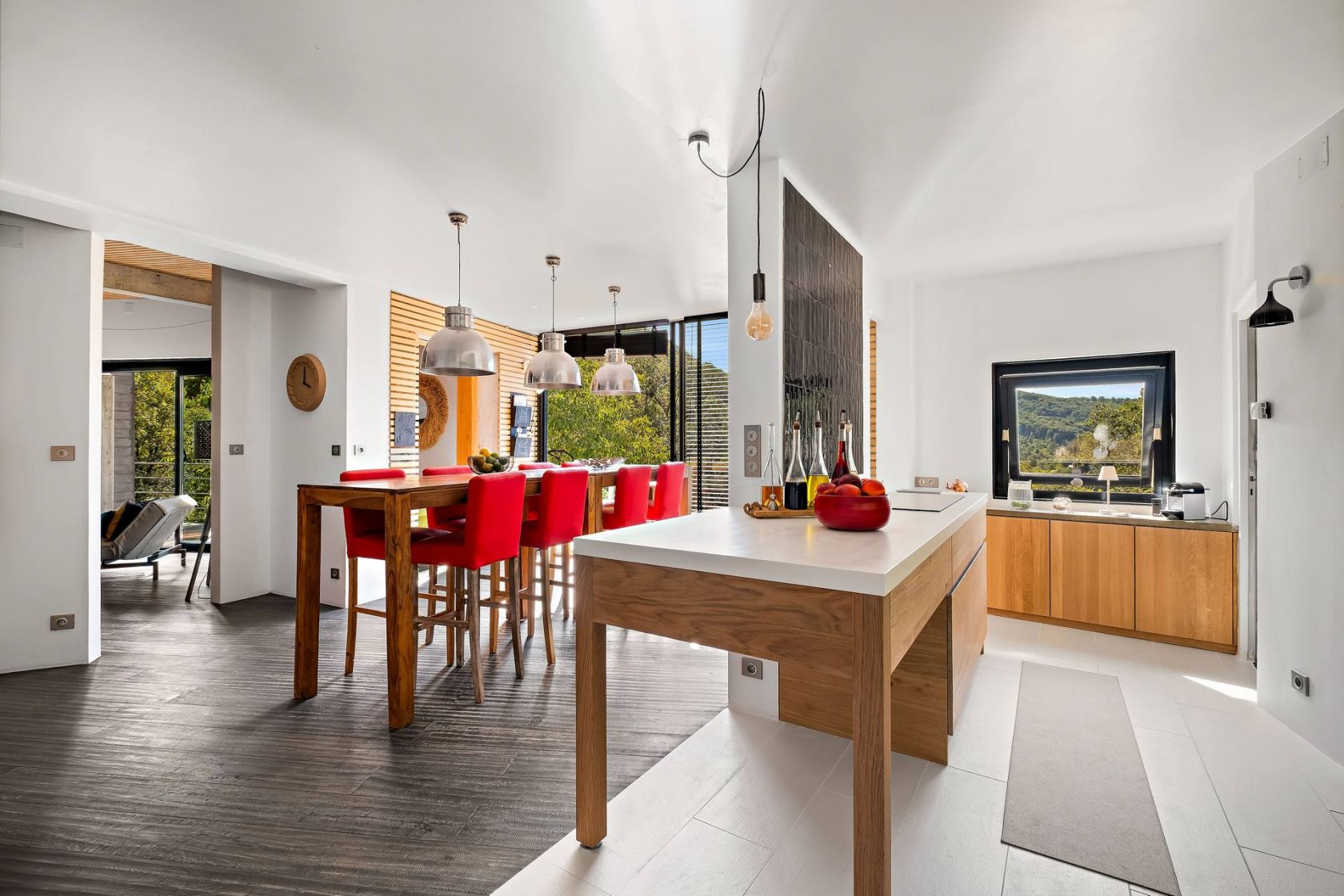 Architect-designed house in a bucolic setting