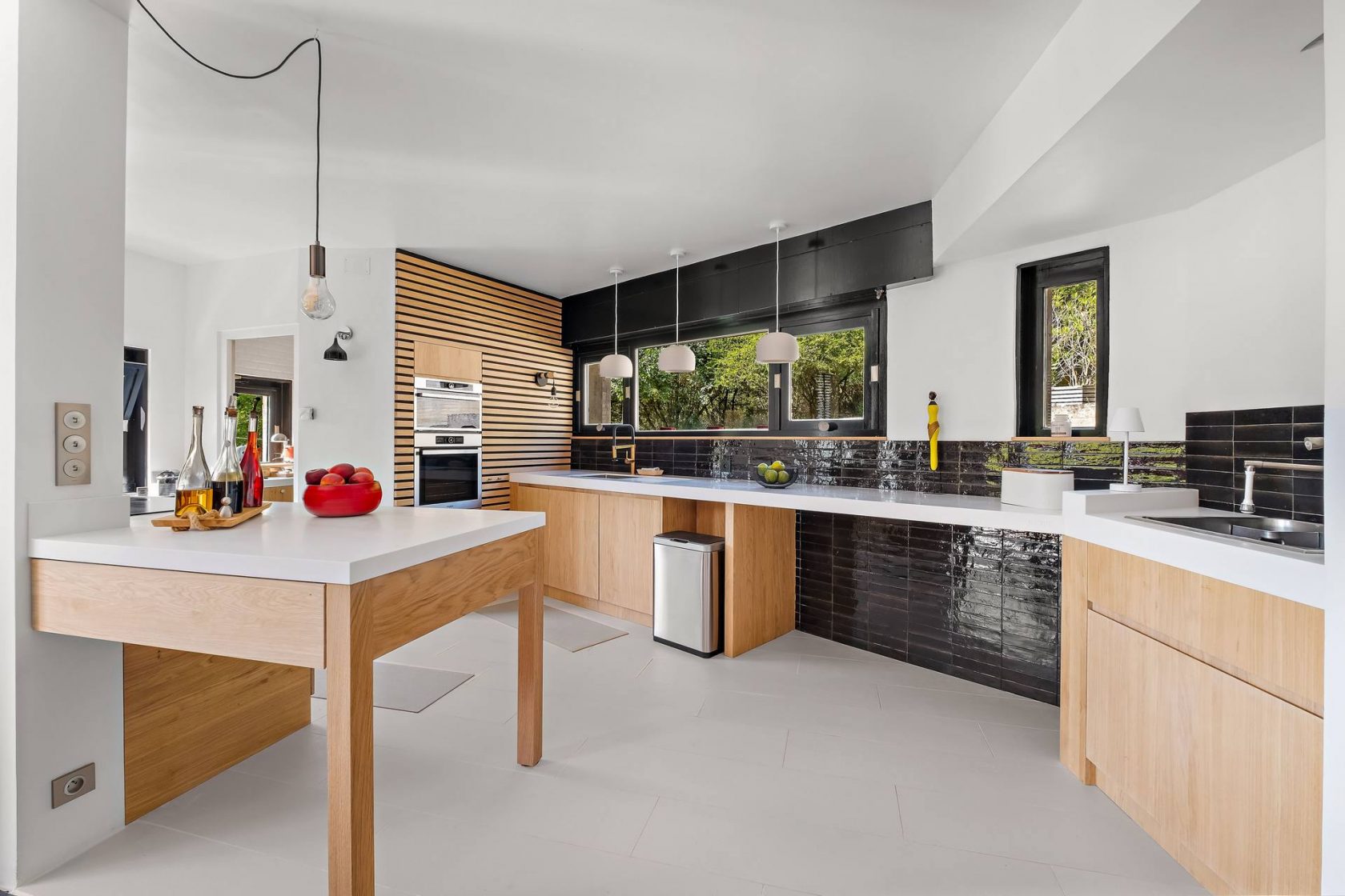 Architect-designed house in a bucolic setting