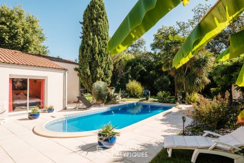 Maison moderne de plain-pied au cadre verdoyant