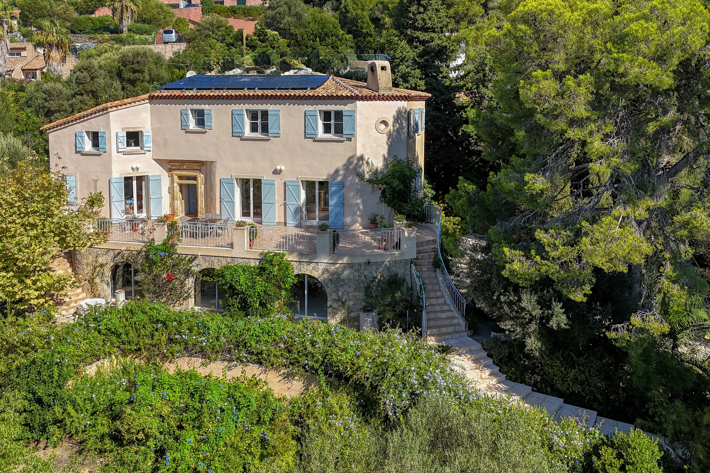 Elegant property with panoramic views of the sea and the Giens peninsula