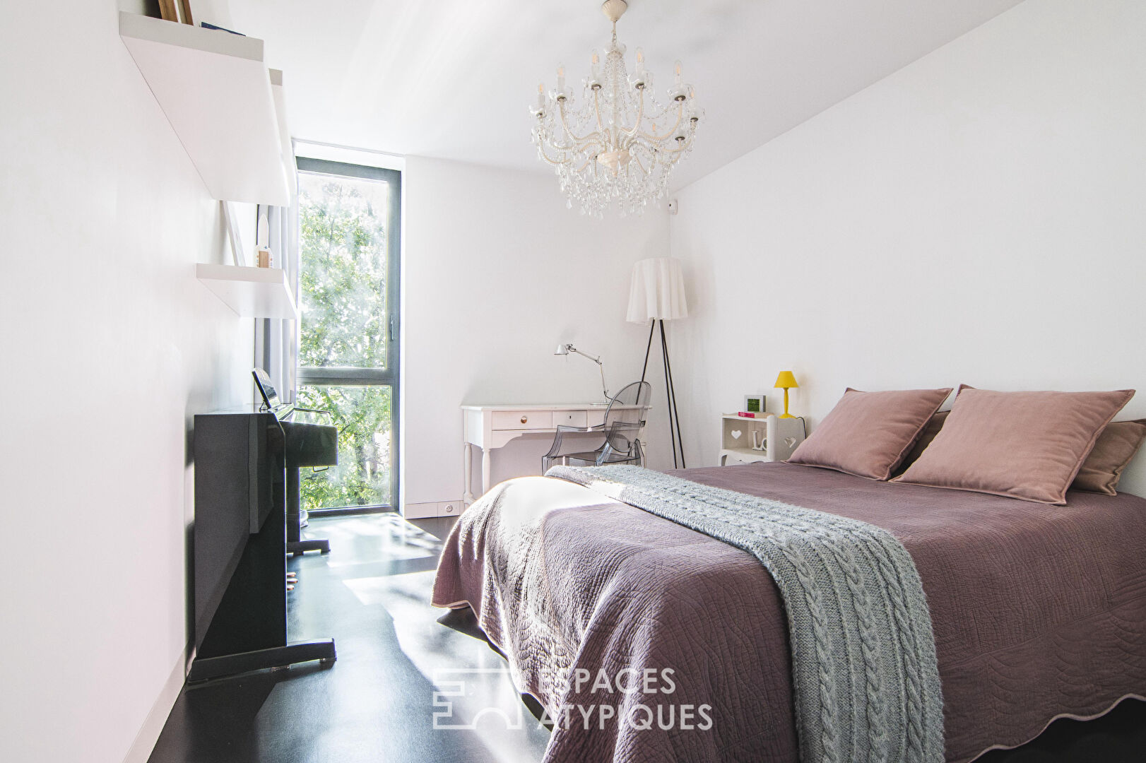 Villa d’architecte dans son environnement boisé