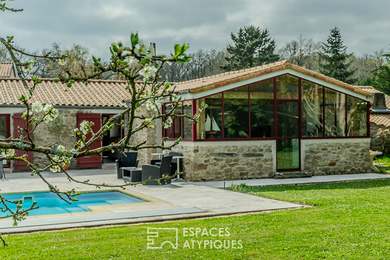 Longère de charme avec piscine pour les amoureux de la nature, à proximité de Nantes