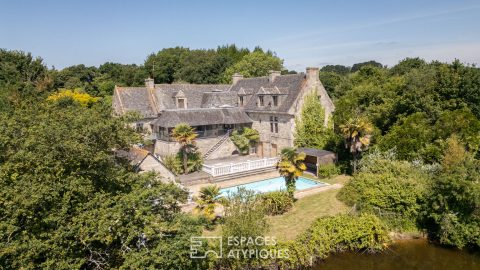 Symbolic property with stunning views over the Étang du Ter