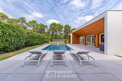 Contemporary architect-designed villa on the edge of the forest in Cazaux