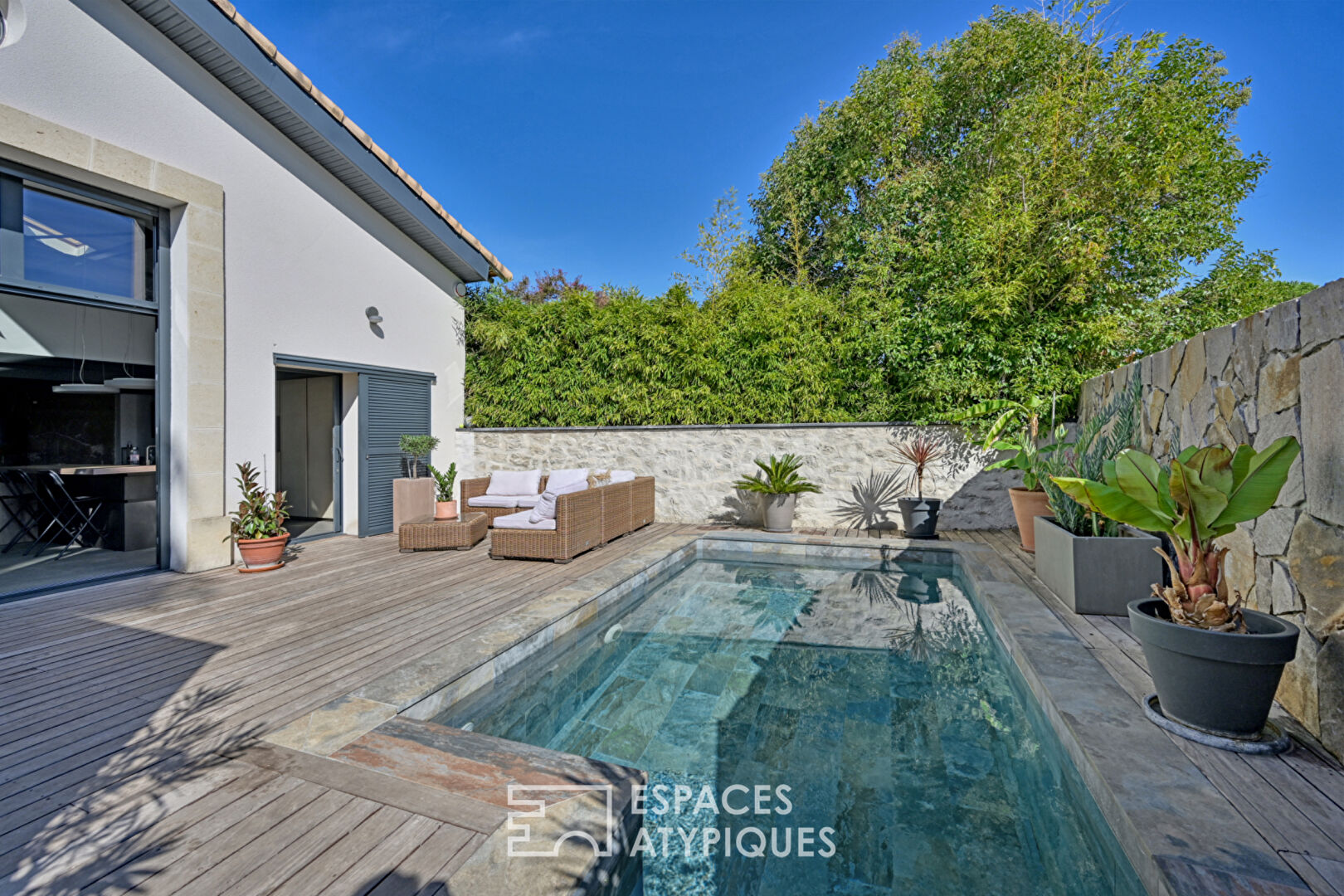 Loft familial dans un ancien chai réhabilité avec piscine