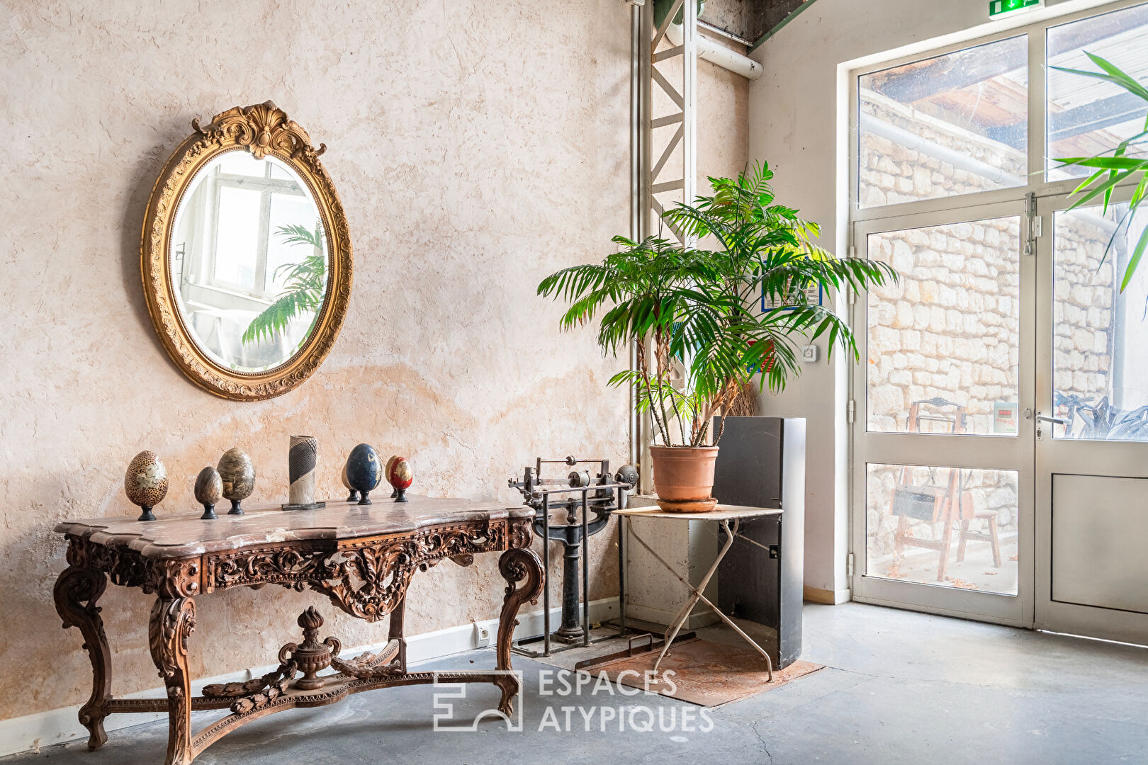 Maison avec bureaux et atelier aux volumes exceptionnels