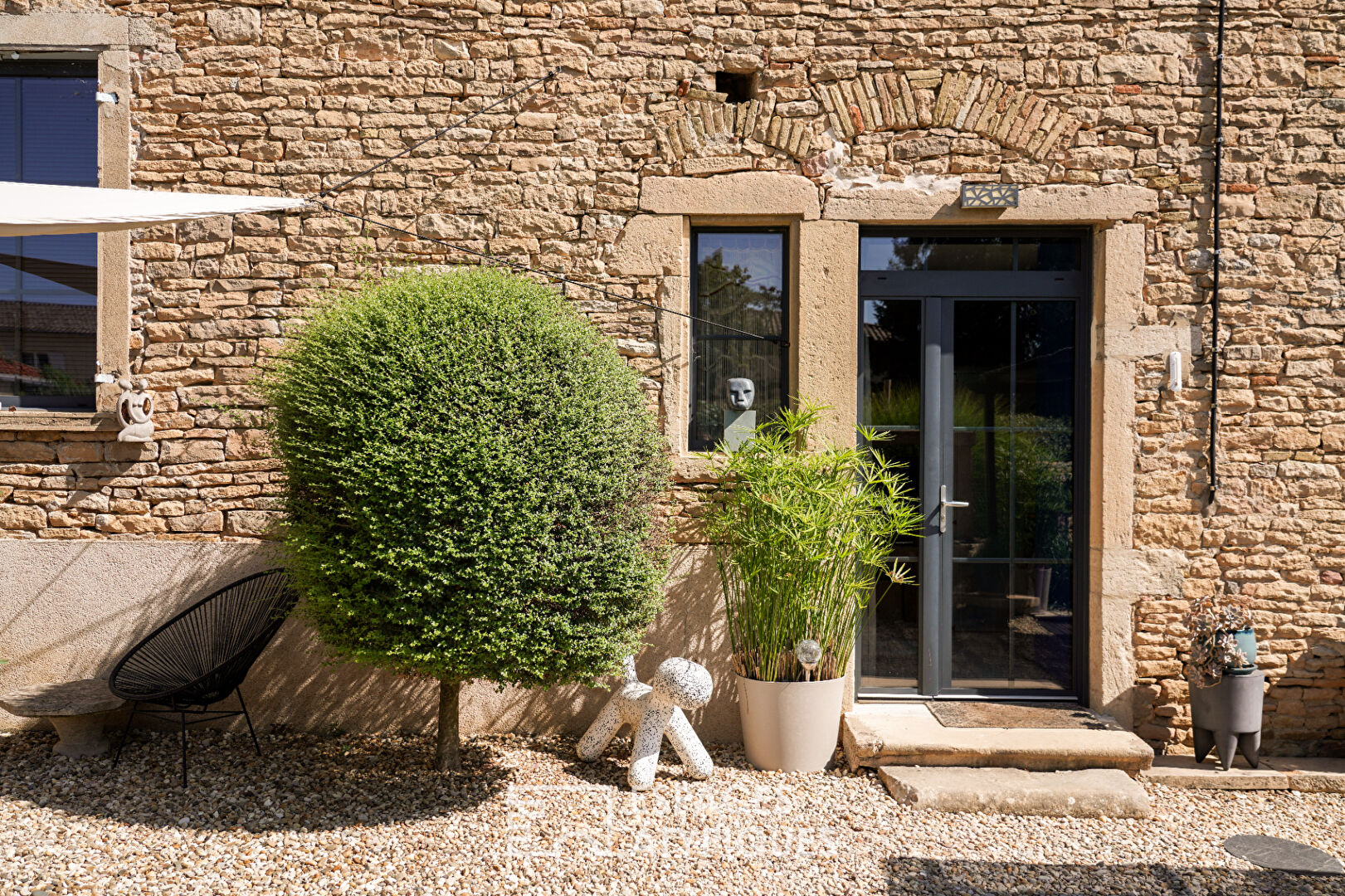 Maison en pierre au charme intemporel