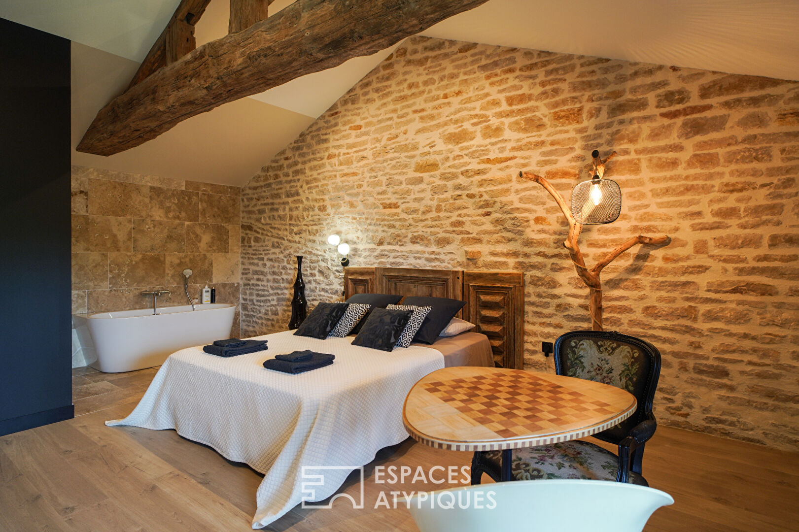 Maison en pierre au charme intemporel