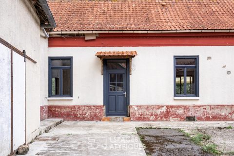 Corps de ferme avec belle longère et annexe