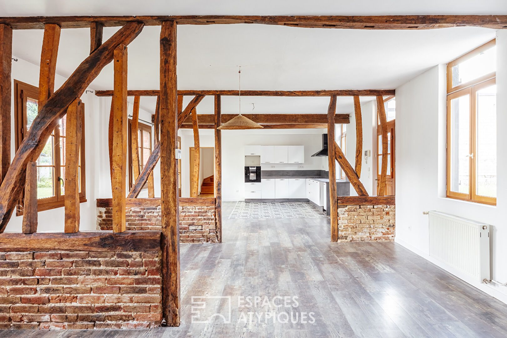 Corps de ferme avec belle longère et annexe