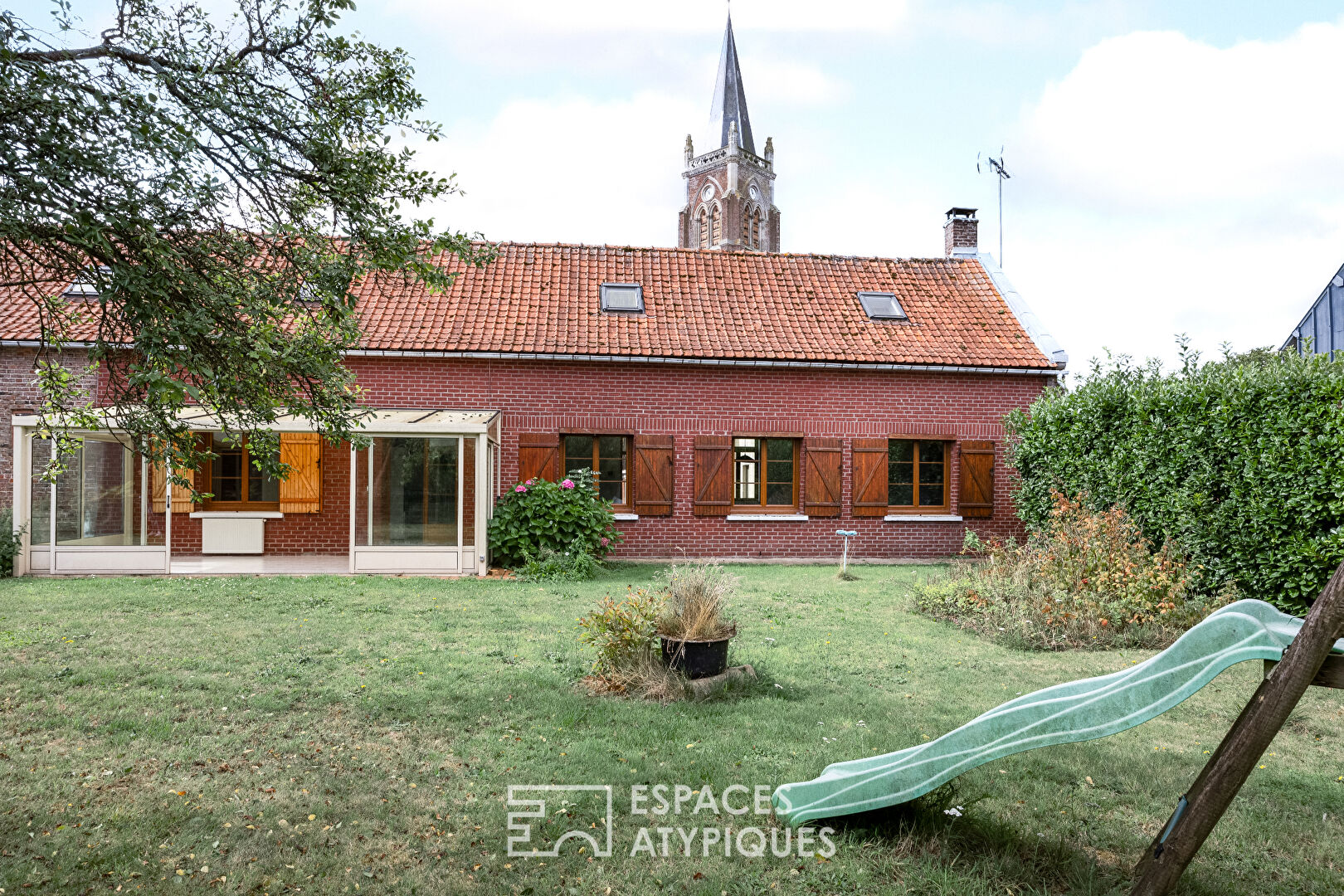 Corps de ferme avec belle longère et annexe
