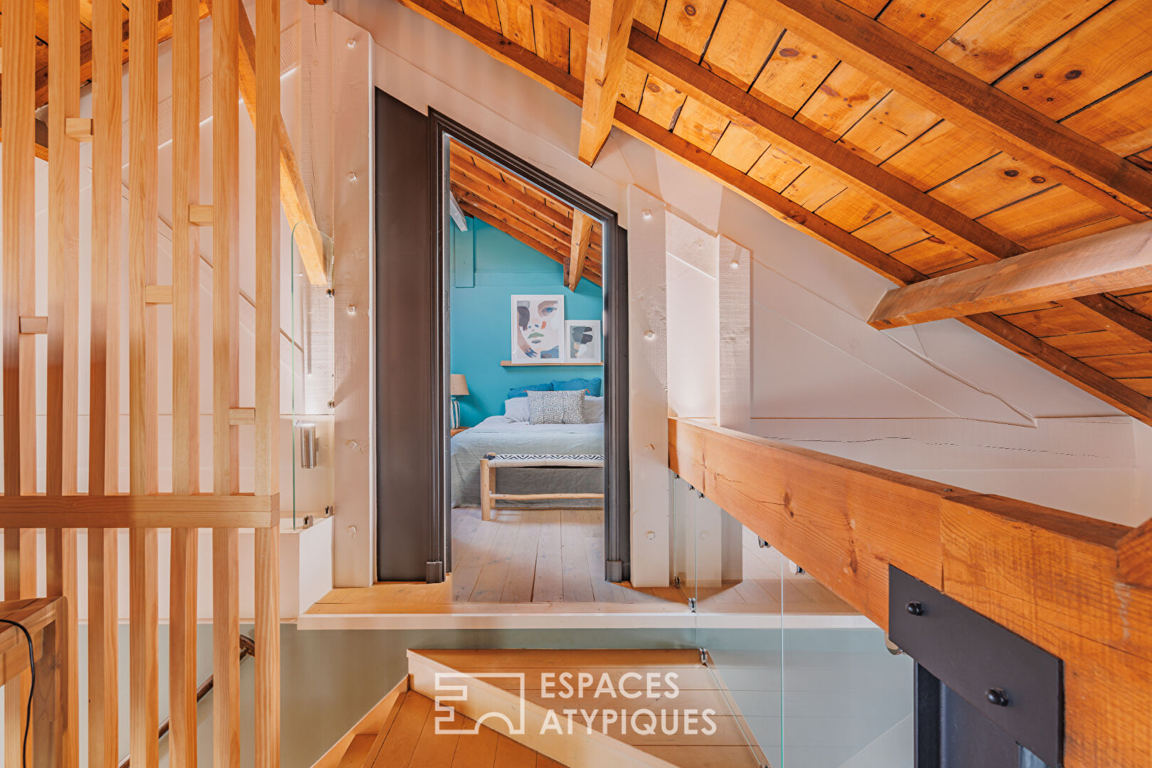 A colorful Arcachon interlude between the port and the city center