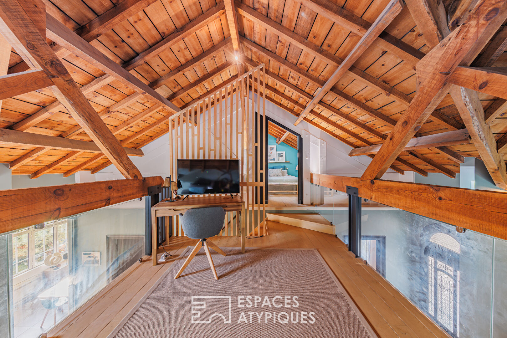 A colorful Arcachon interlude between the port and the city center