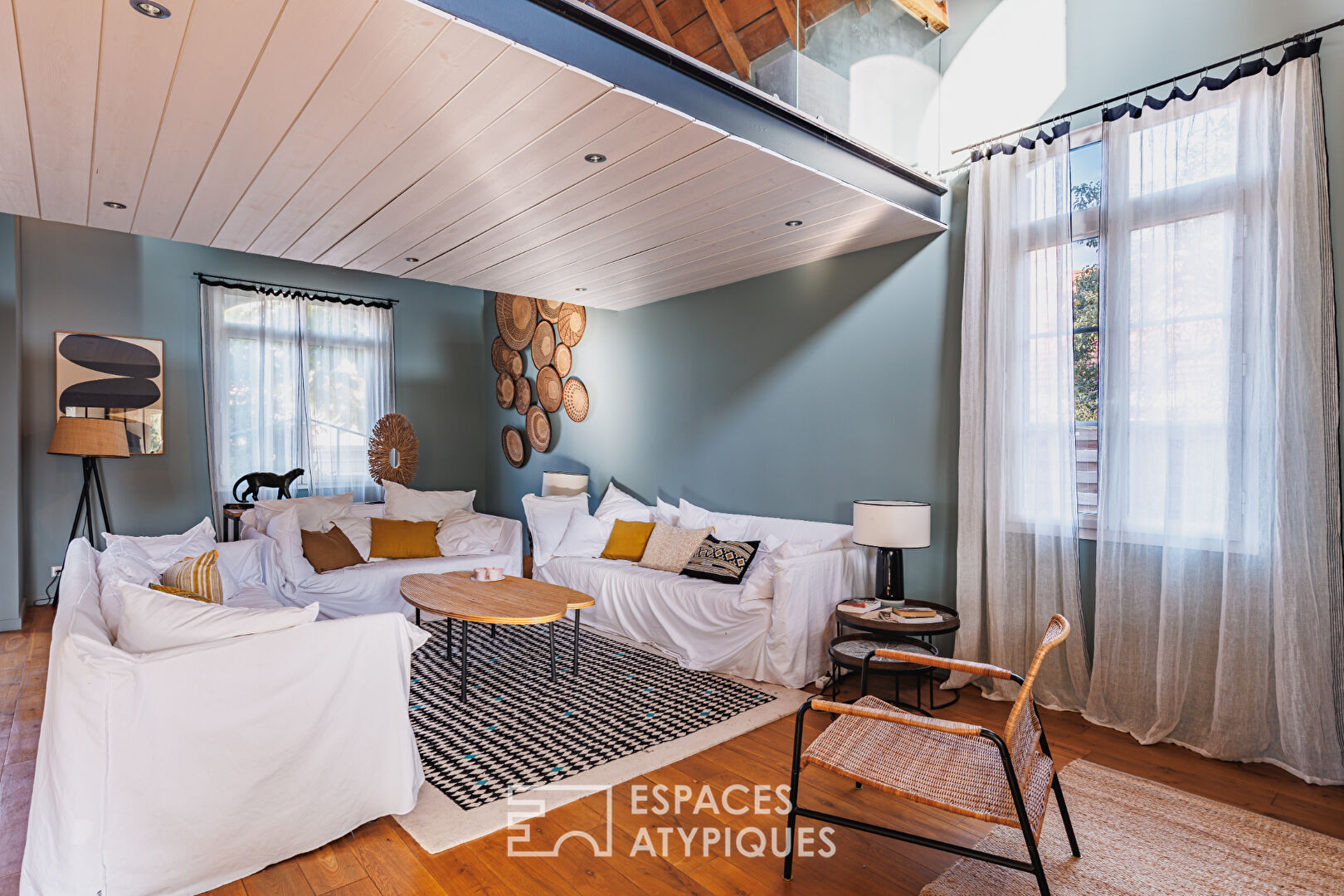 A colorful Arcachon interlude between the port and the city center