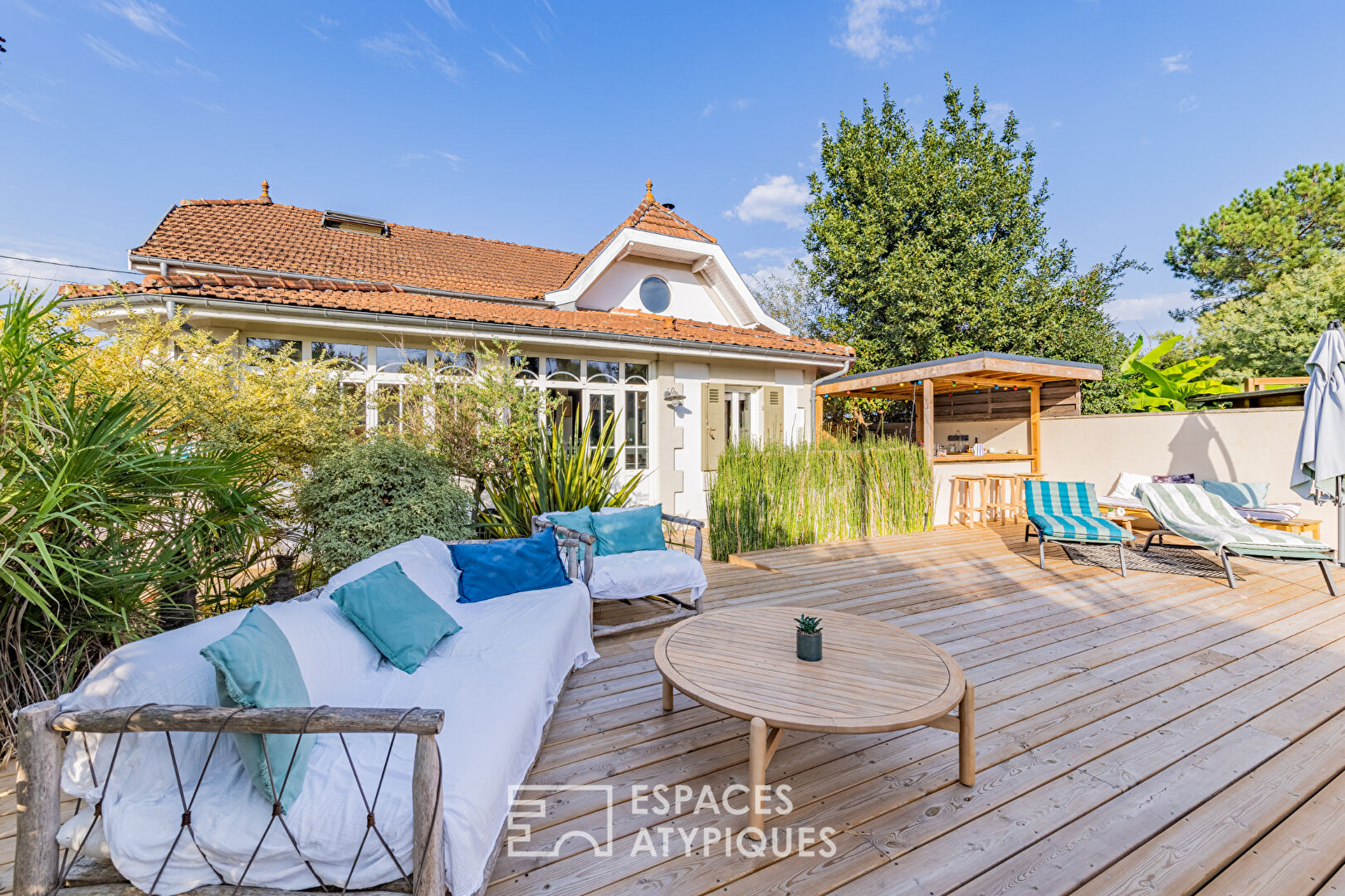 A colorful Arcachon interlude between the port and the city center