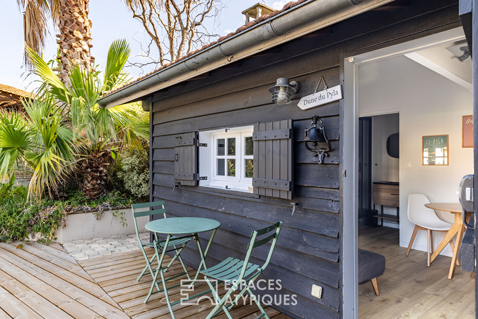 A colorful Arcachon interlude between the port and the city center