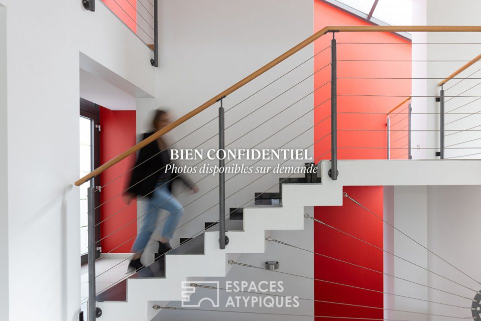 Lumineuse villa d'architecte avec piscine