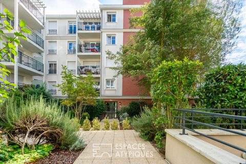 Dernier étage avec balcon sur cour dans le centre de Nogent