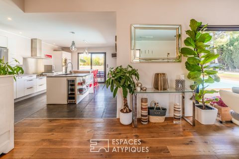 Villa de plain-pied avec piscine avec appartement indépendant et terrain constructible