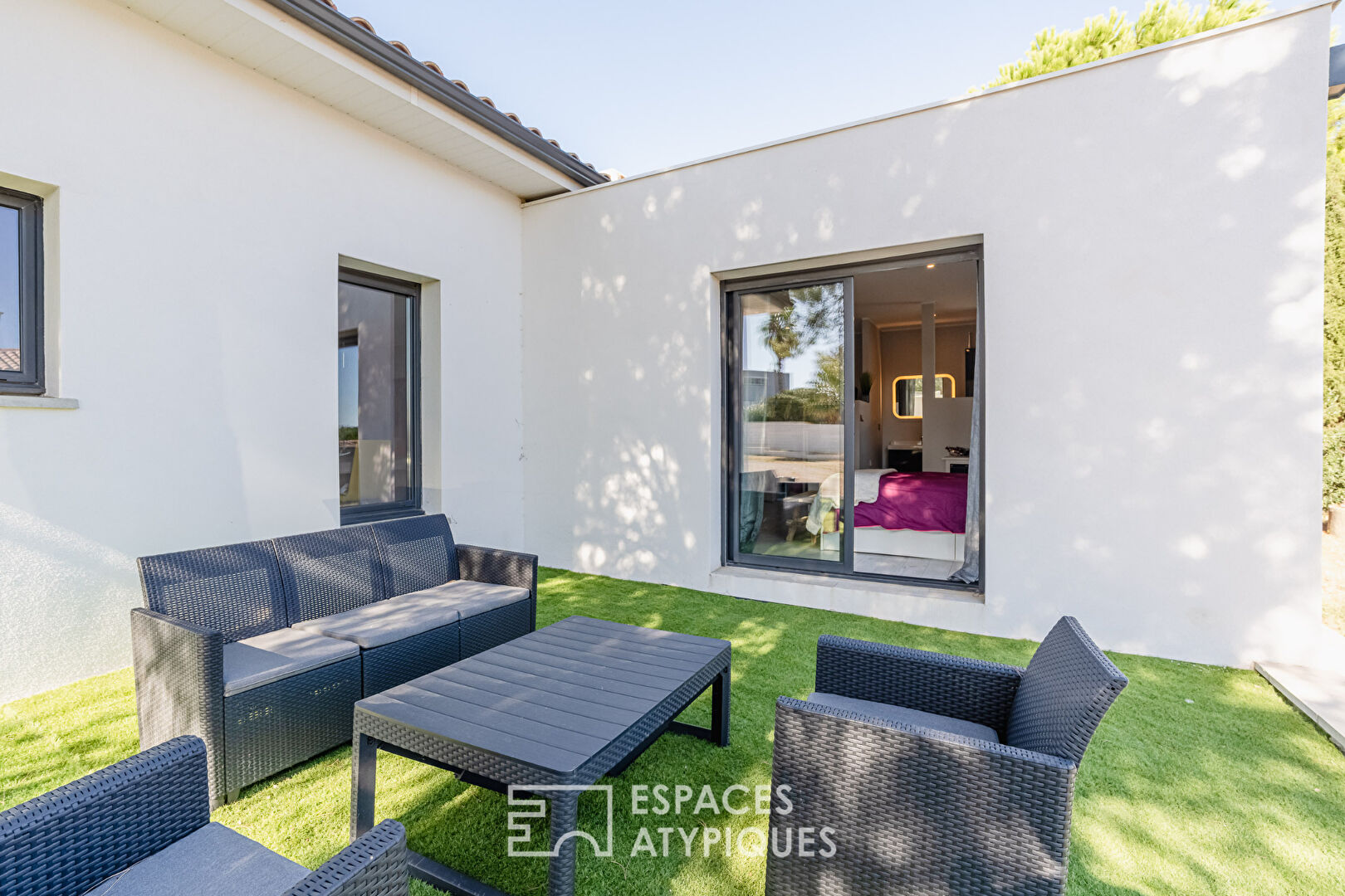 Villa de plain-pied avec piscine avec appartement indépendant et terrain constructible