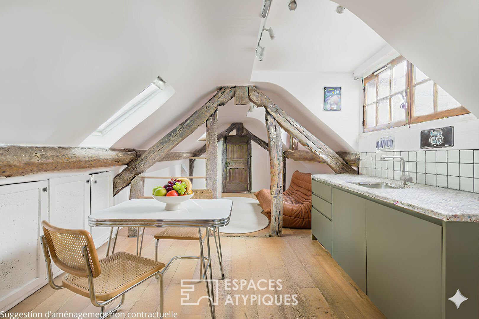 Dernier étage suspendu sous les toits