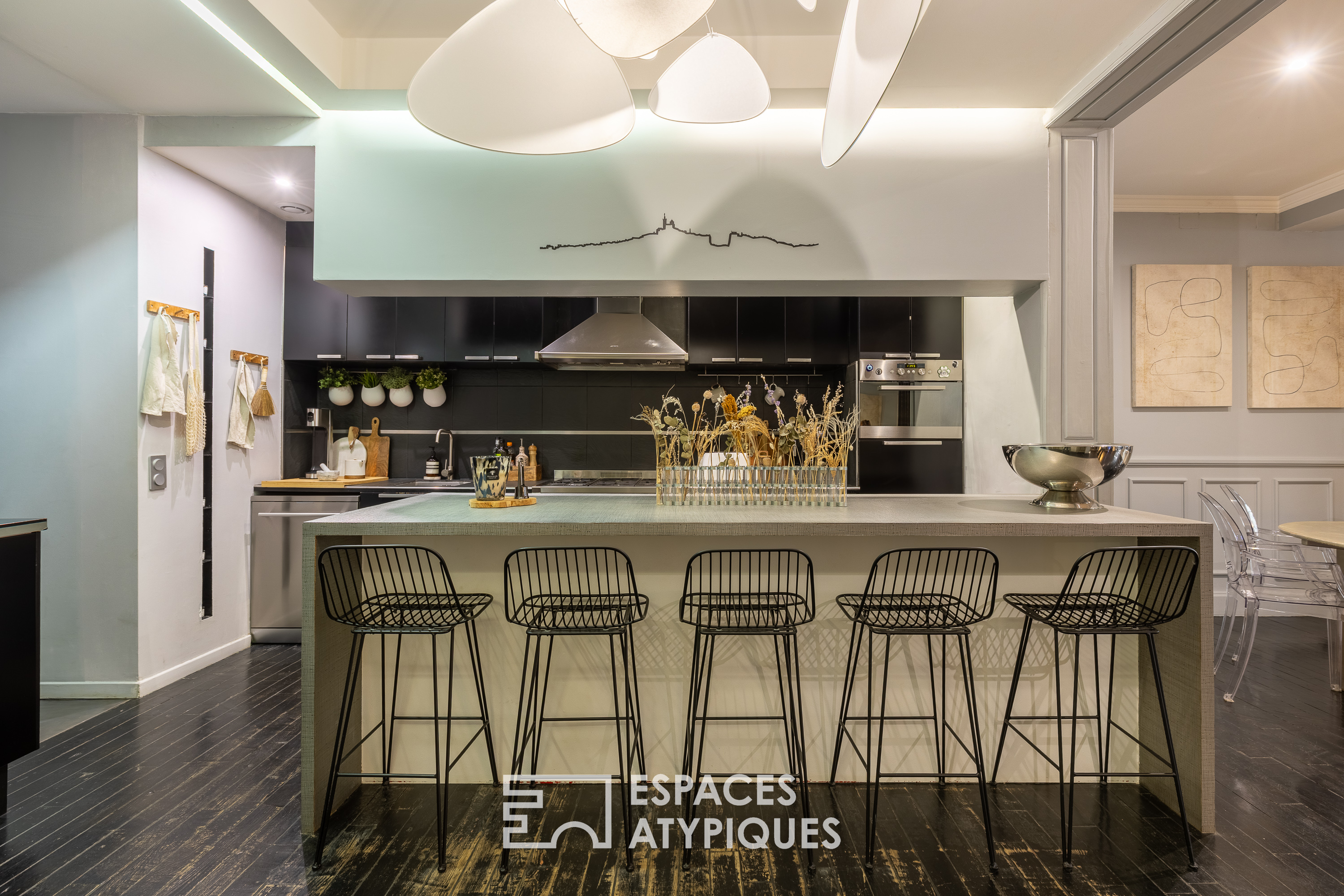 Characterful flat just a stone’s throw from the ramparts