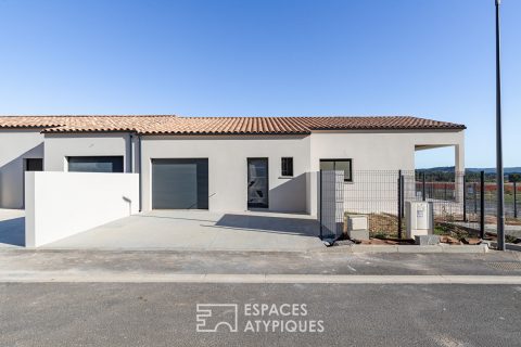 New single-story house in Thézan-des-Corbières: modern comfort and natural setting