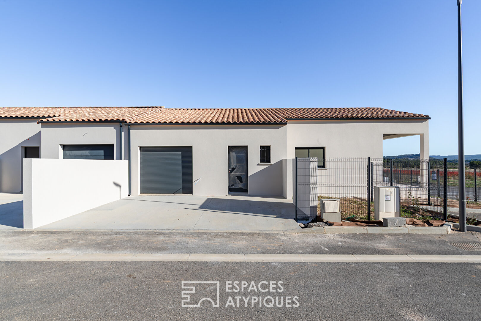 New single-story house in Thézan-des-Corbières: modern comfort and natural setting