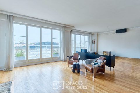 Prestigious penultimate floor with balconies and commanding views – Molitor district