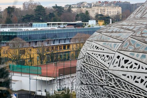 Prestigious penultimate floor with balconies and commanding views – Molitor district