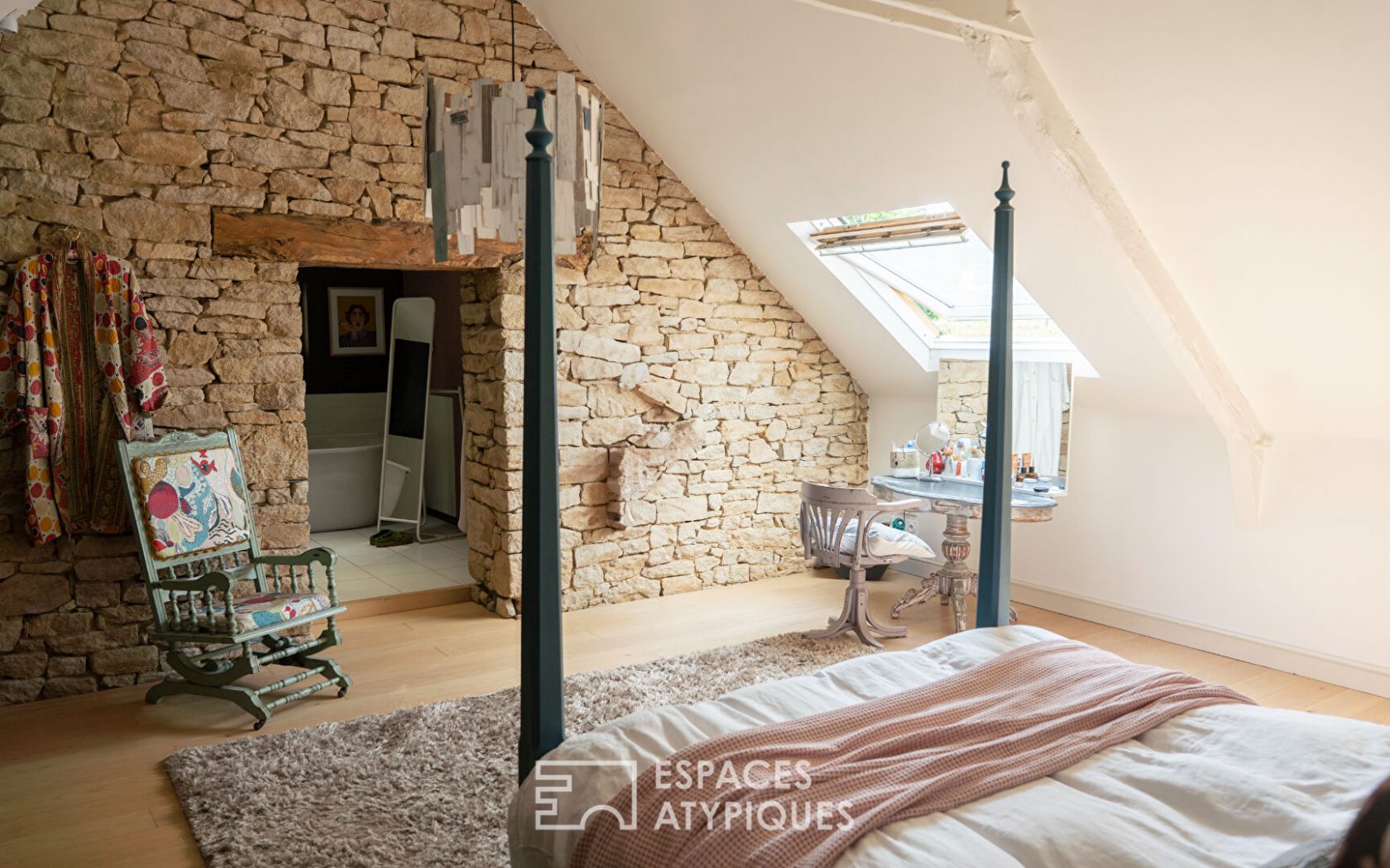 Charmante longère, son atelier d’artiste et sa dépendance en pierre