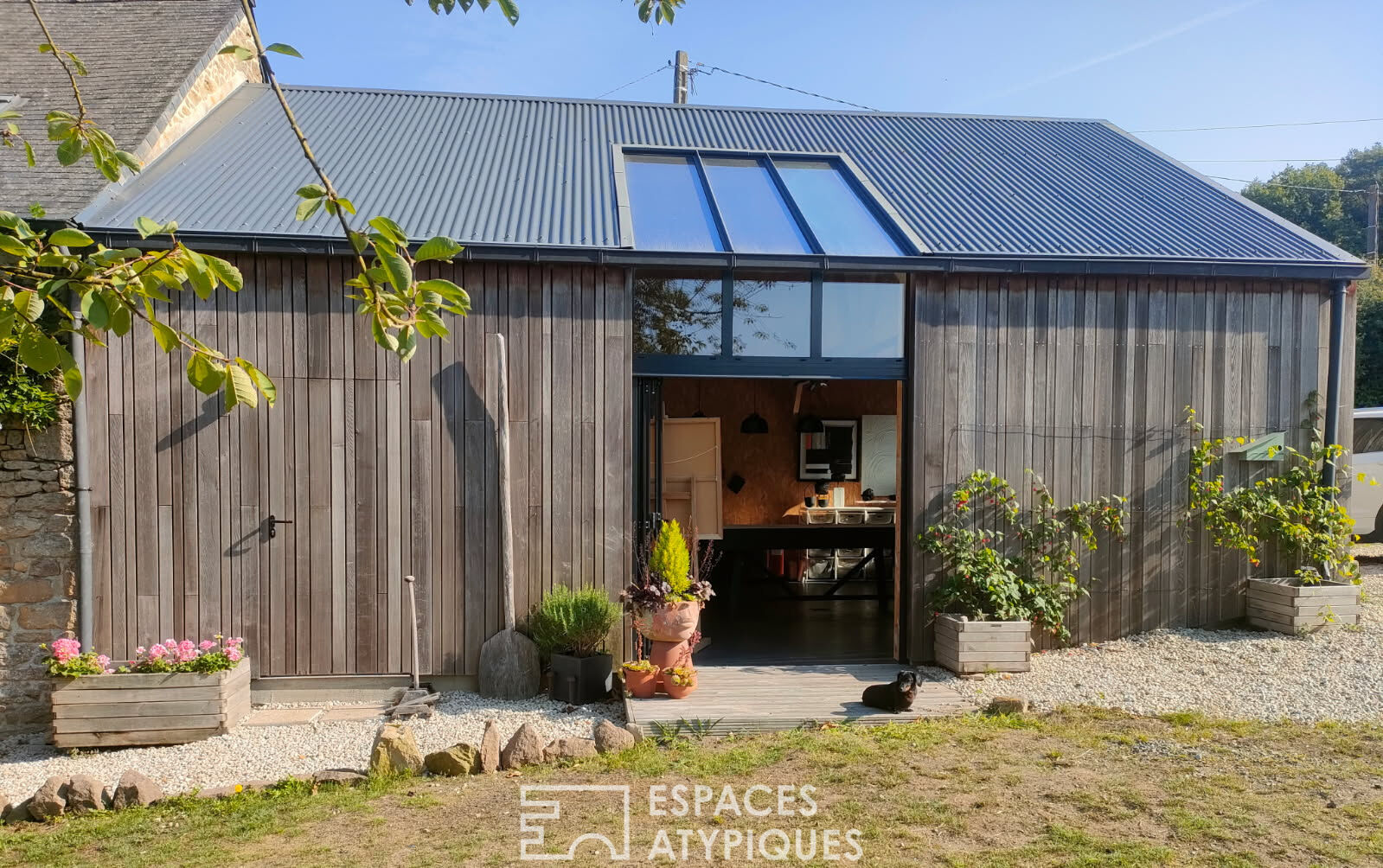 Charmante longère, son atelier d’artiste et sa dépendance en pierre