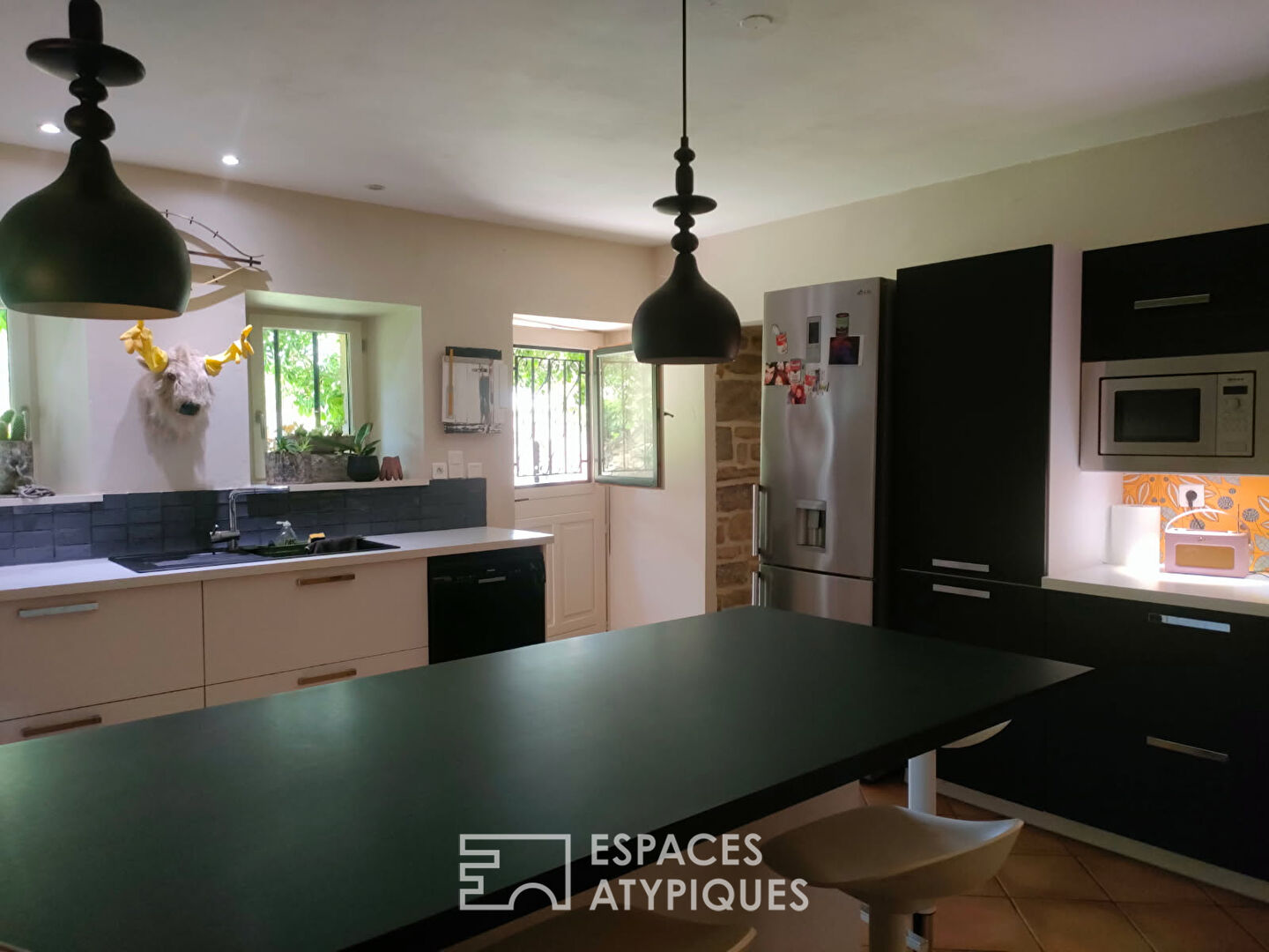 Charmante longère, son atelier d’artiste et sa dépendance en pierre