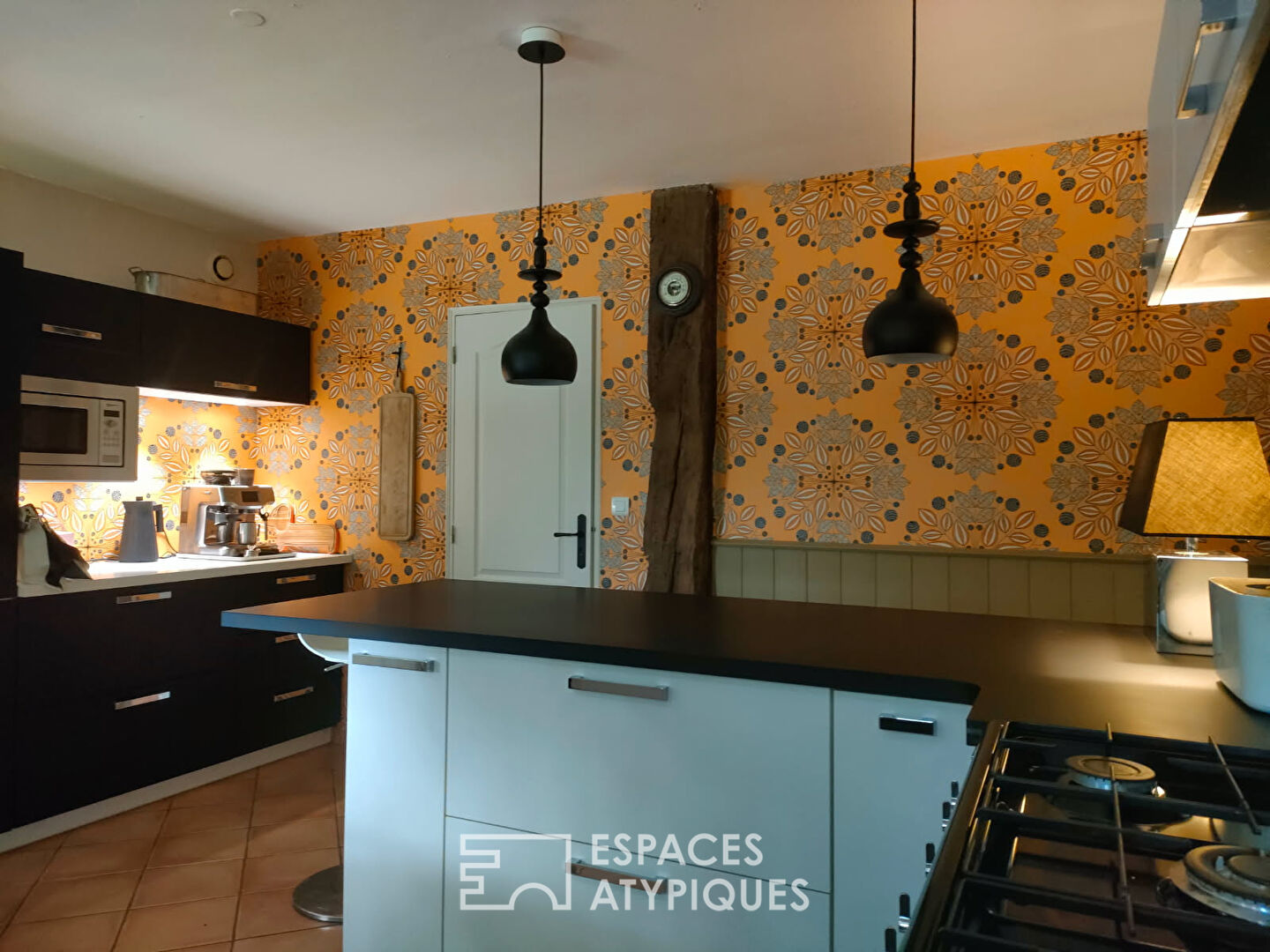 Charmante longère, son atelier d’artiste et sa dépendance en pierre