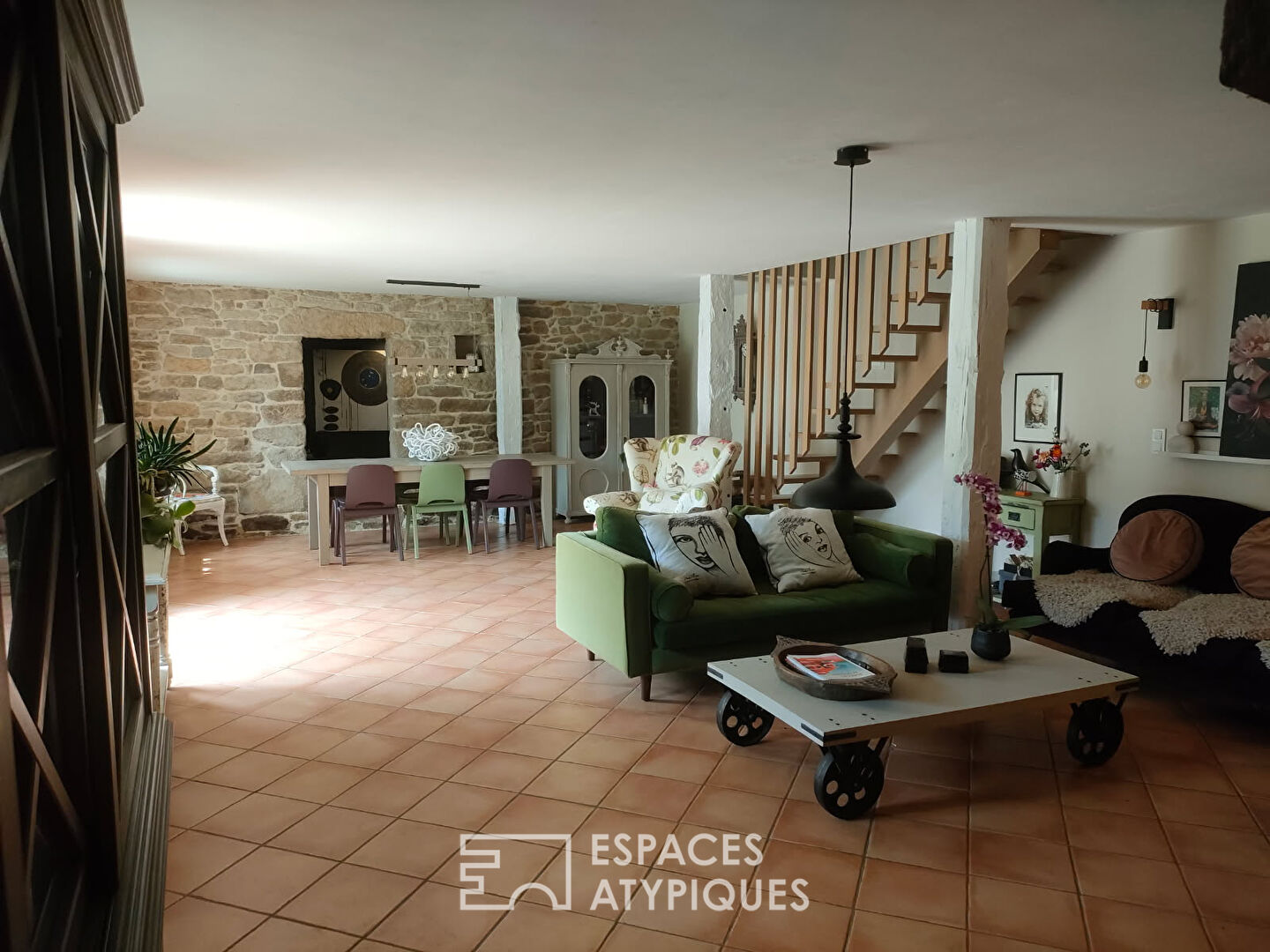 Charmante longère, son atelier d’artiste et sa dépendance en pierre