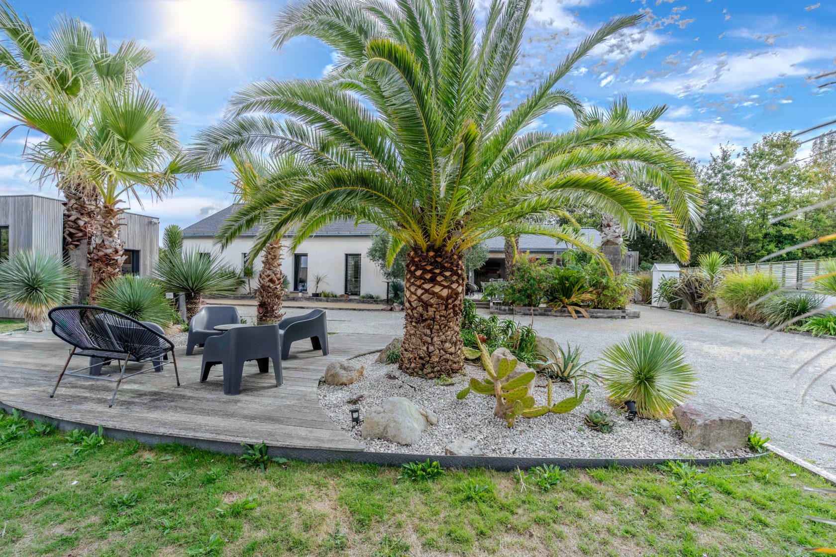 Villa de caractère autour de sa piscine et de son patio