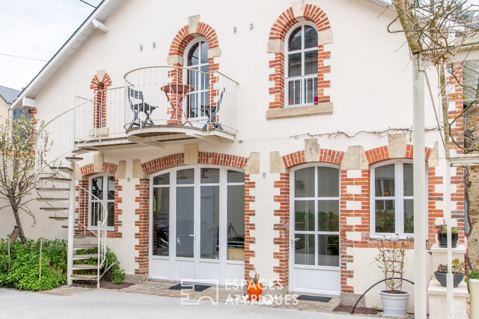 Hôtel particulier avec piscine et dépendances