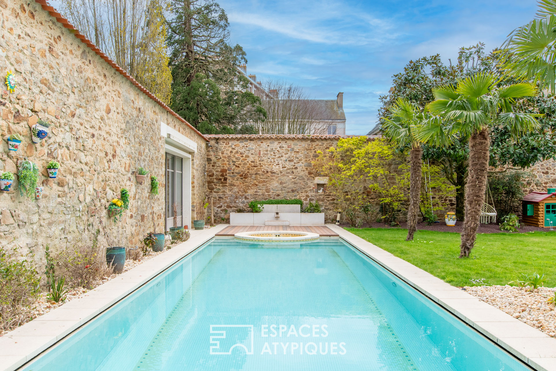 Hôtel particulier avec piscine et dépendances