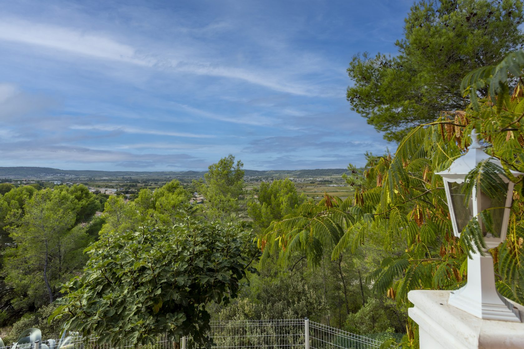 Between sky and horizon, a villa with infinity pool