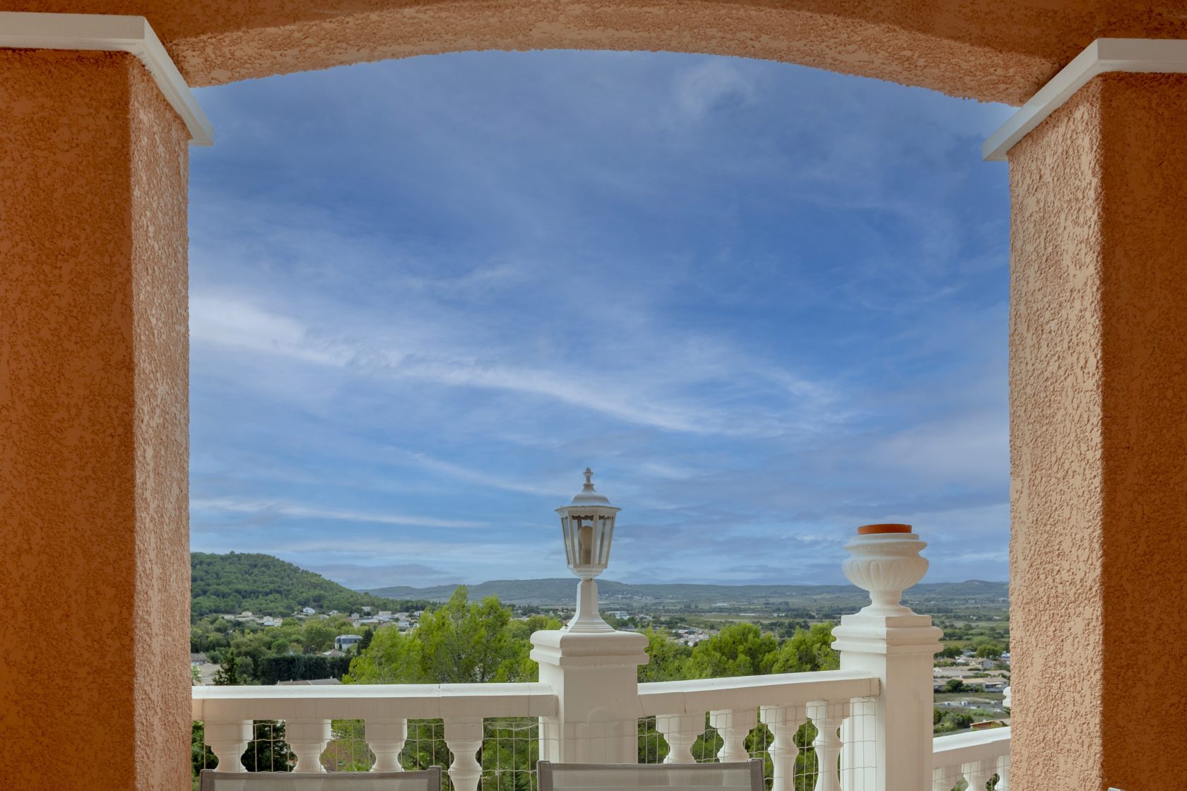 Entre ciel et horizon, une villa avec piscine à débordement