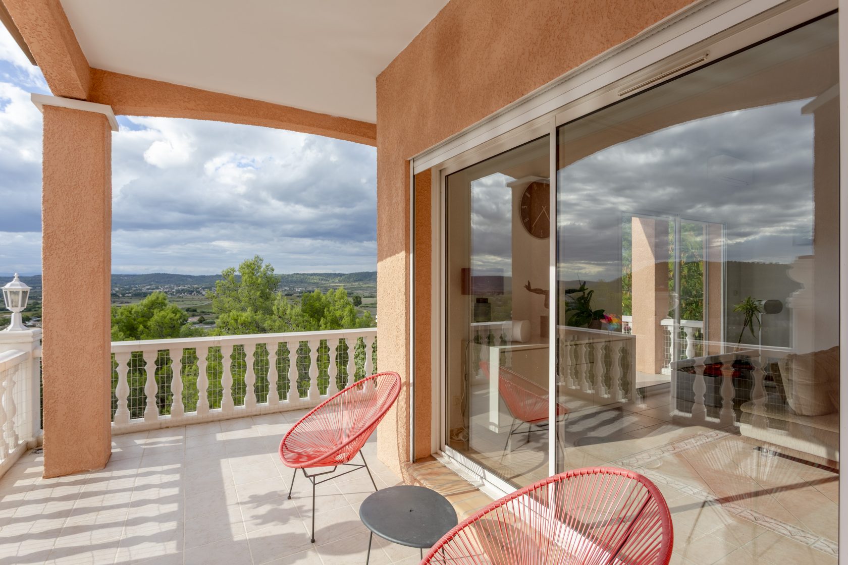 Entre ciel et horizon, une villa avec piscine à débordement