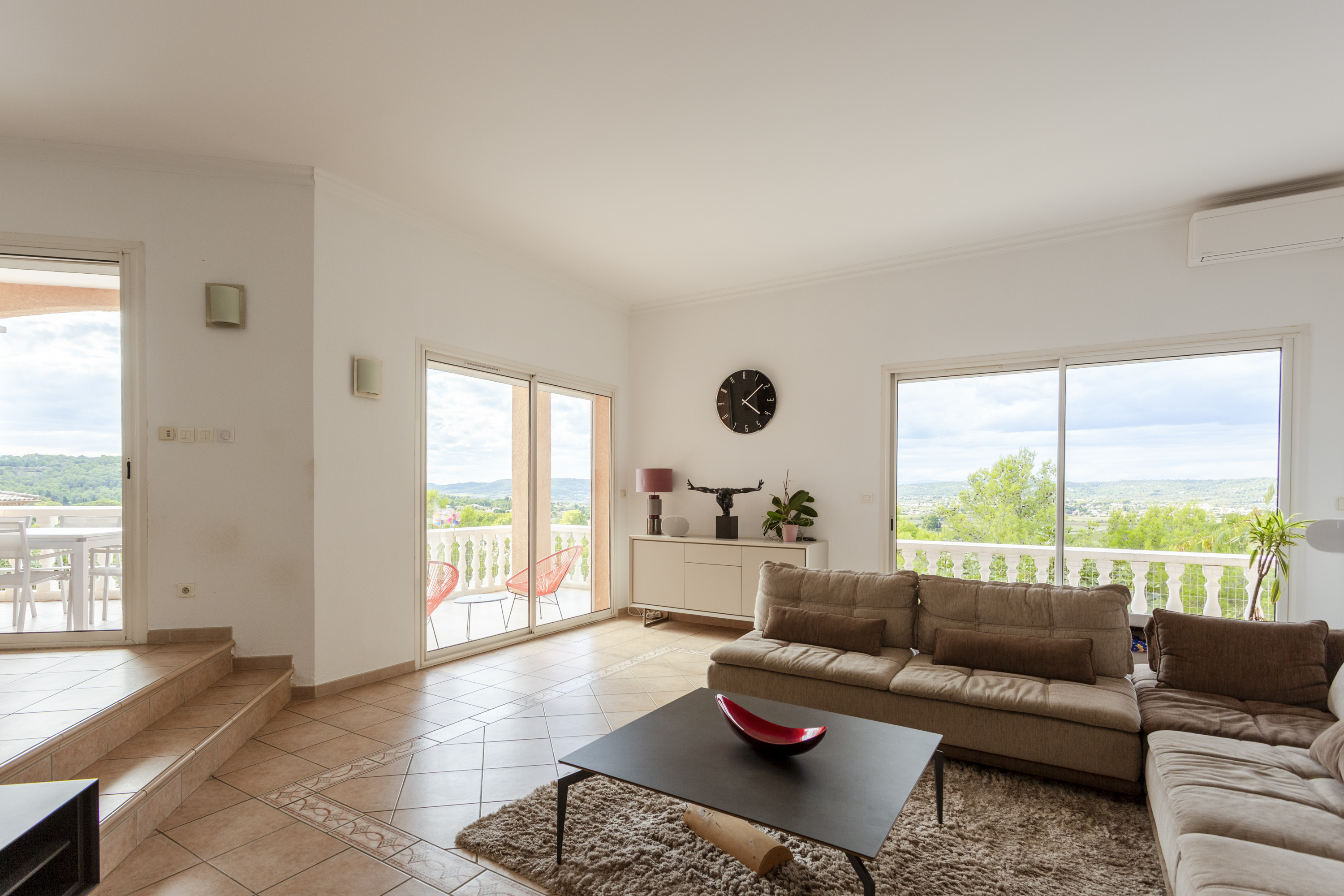Entre ciel et horizon, une villa avec piscine à débordement