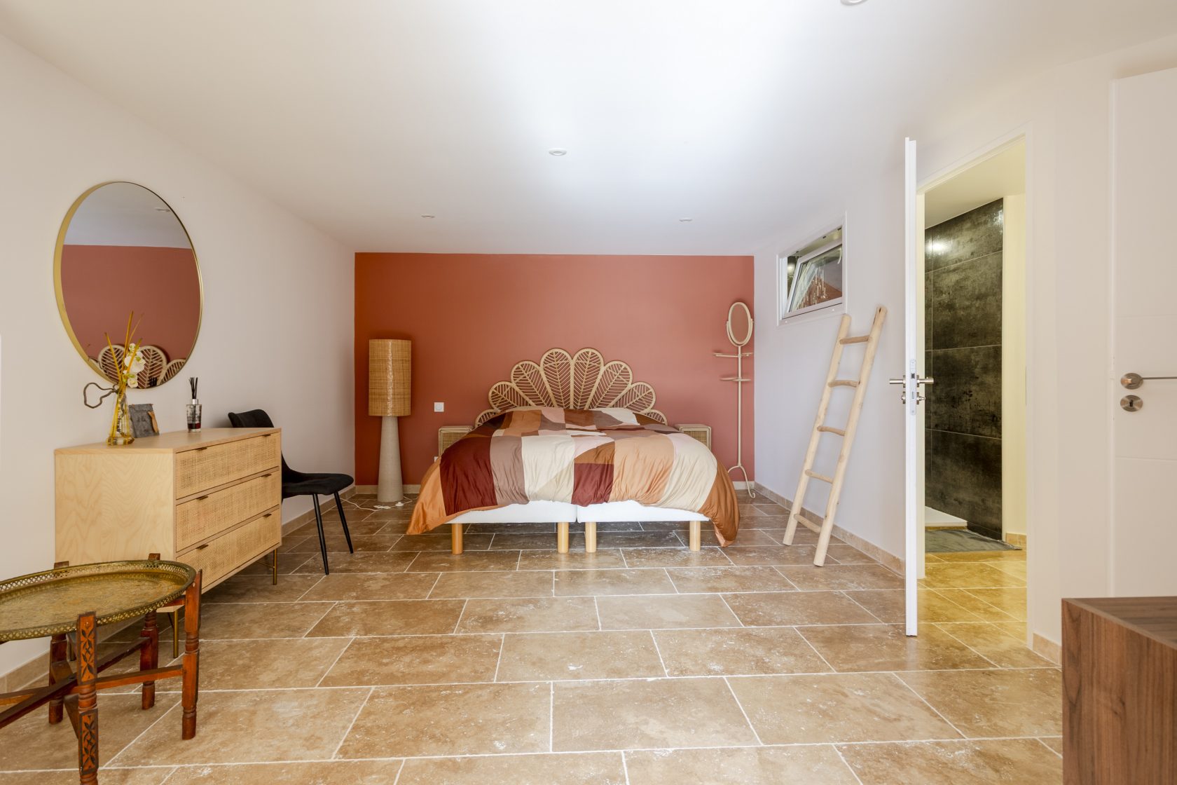 Entre ciel et horizon, une villa avec piscine à débordement