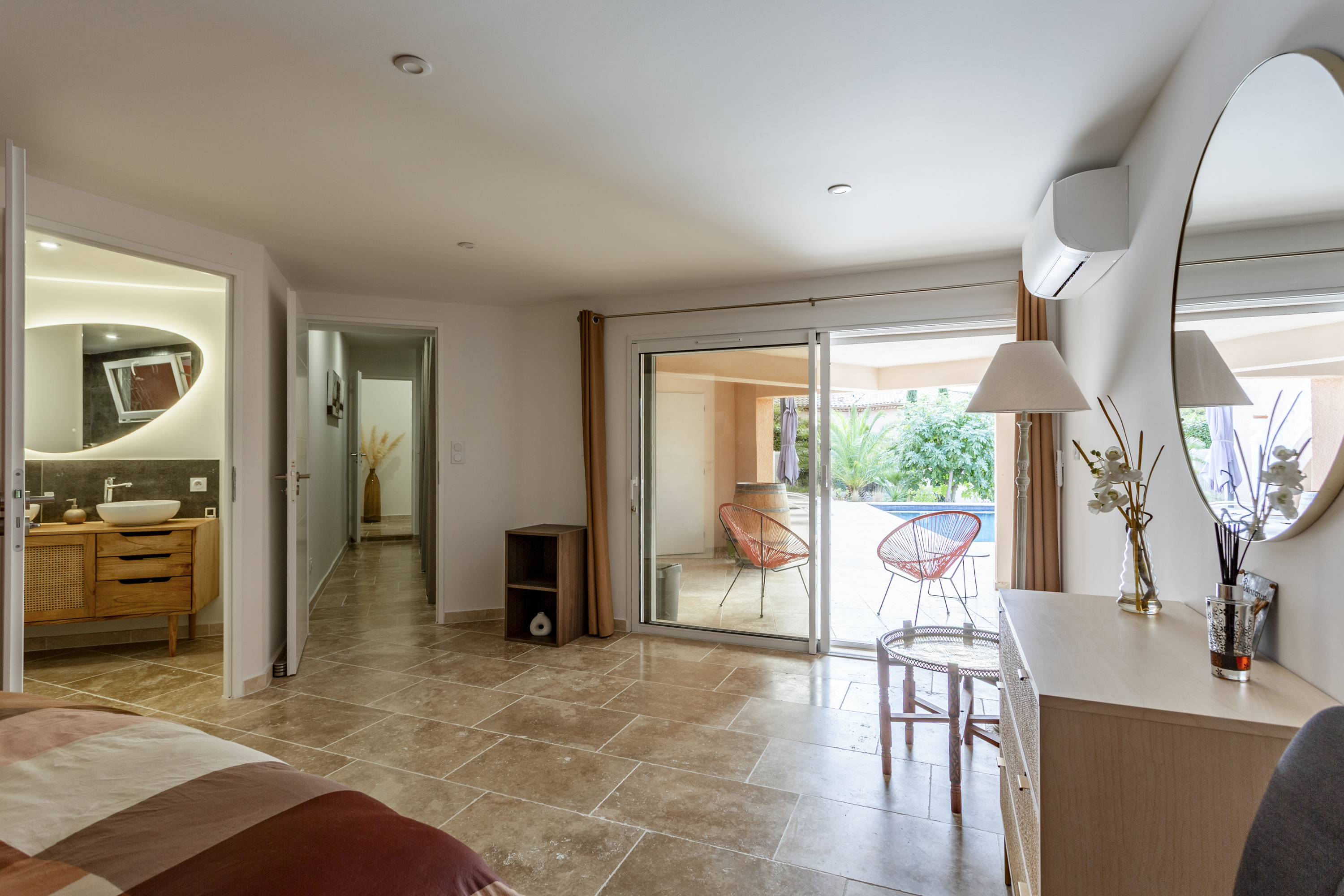 Entre ciel et horizon, une villa avec piscine à débordement