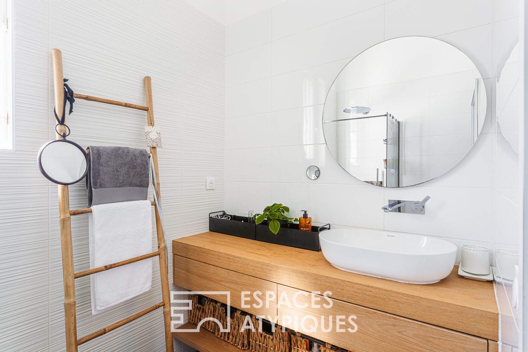 Elegant Châtelaillonnaise in a prime location