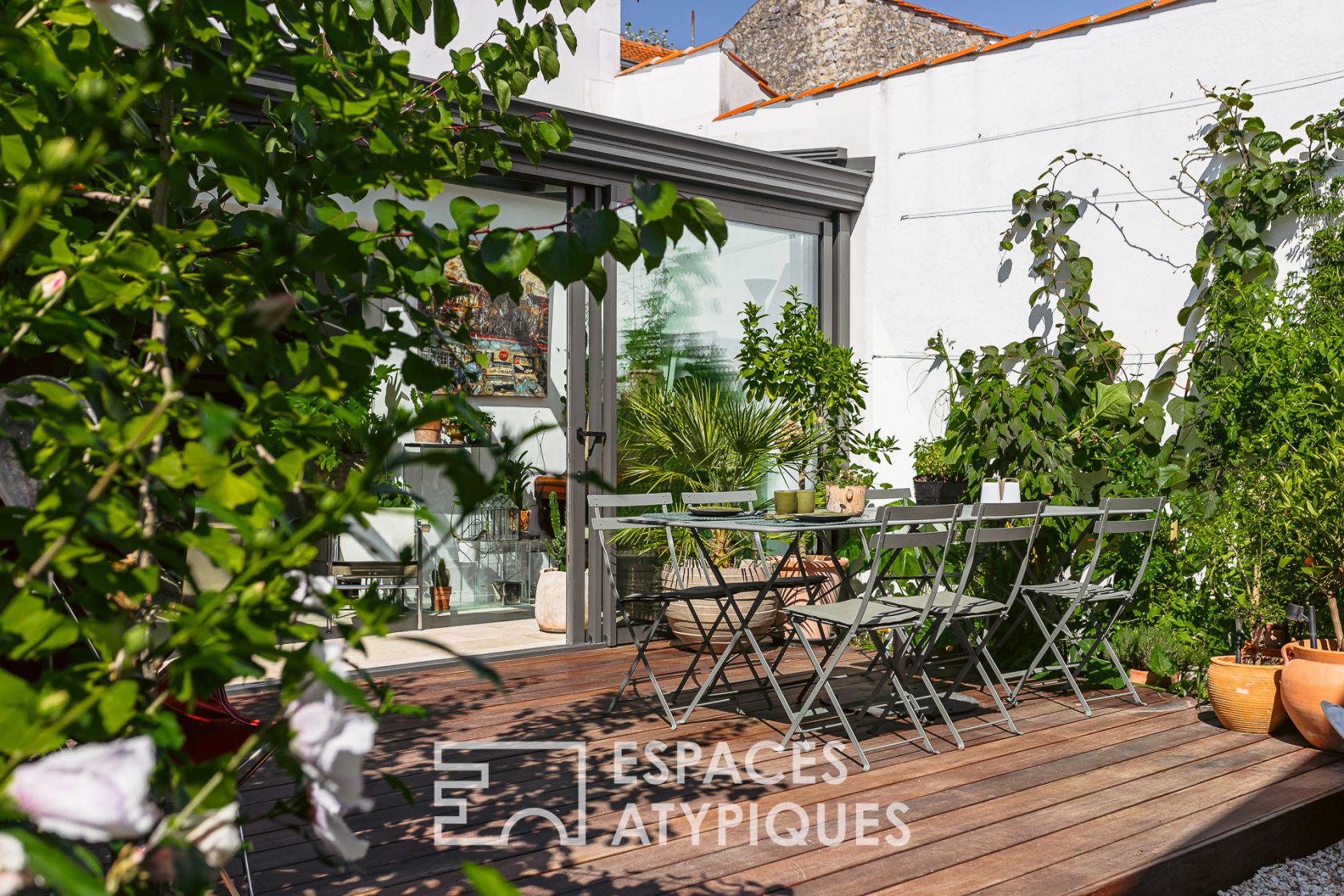 Elegant Châtelaillonnaise in a prime location