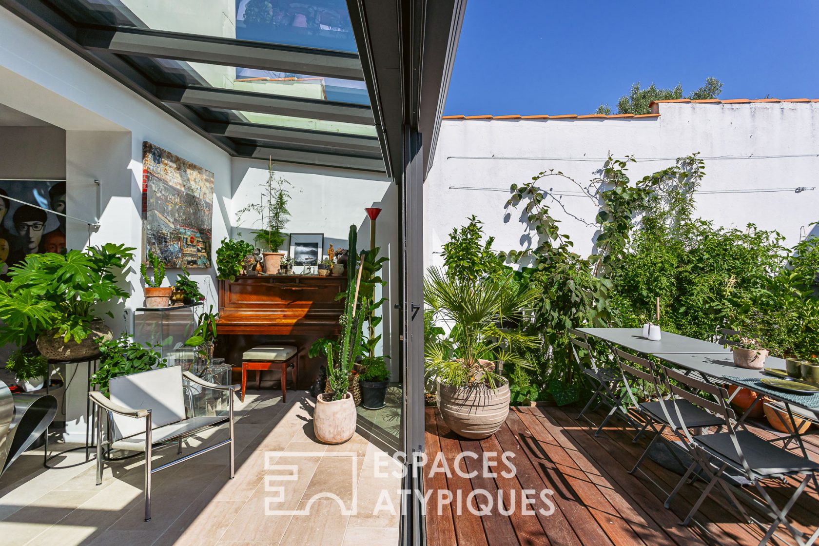 Elegant Châtelaillonnaise in a prime location